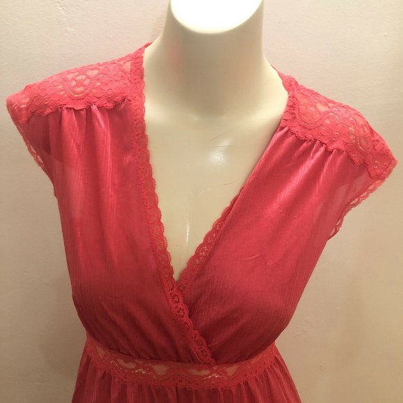 Vintage MISS ELAINE Nightgown Peignoir Set - Picture 2 of 11